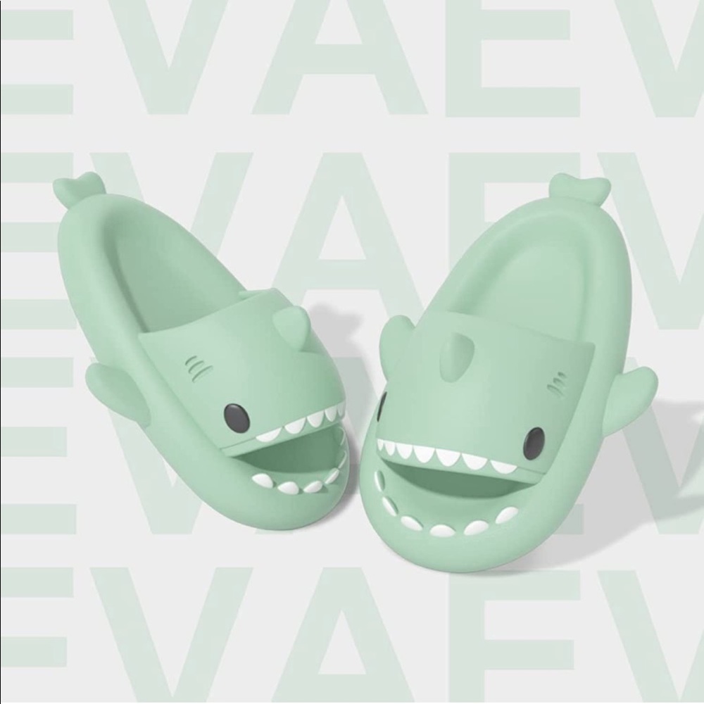 NWT Mint Shark Slides Size 6-7 Women 4.5-5.5 Men
